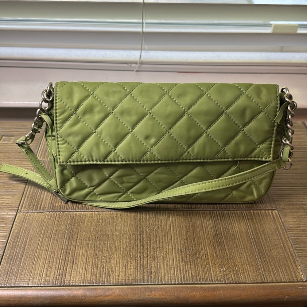Green Small Purse. (Smoke and Pet-Free home)